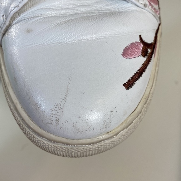 KENNETH Cole Kam Blossom Embroidered Sneaker Size 6 - Picture 14 of 14
